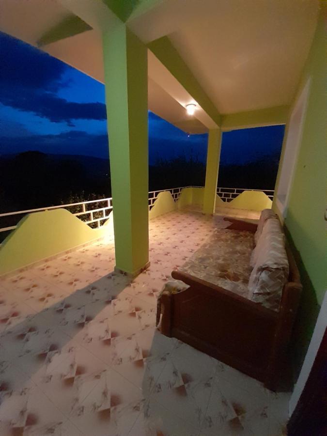 דירות Stalin Cortina House Berat מראה חיצוני תמונה