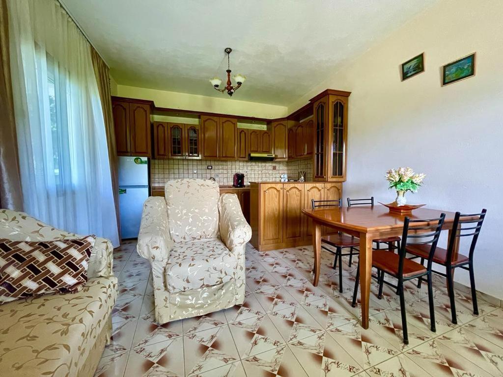דירות Stalin Cortina House Berat מראה חיצוני תמונה